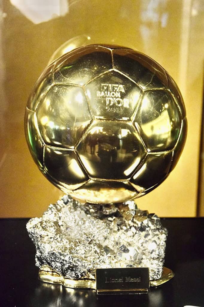 Bola de Ouro 2025 é hoje! Veja onde assistir à premiação A entrega da Bola de Ouro 2025 acontece nesta segunda-feira (22) às 16hrs (horário de Brasília). A cerimônia, que marca a 69ª edição da premiação, é no Théâtre du Châtelet, em Paris (França). bola de ouro