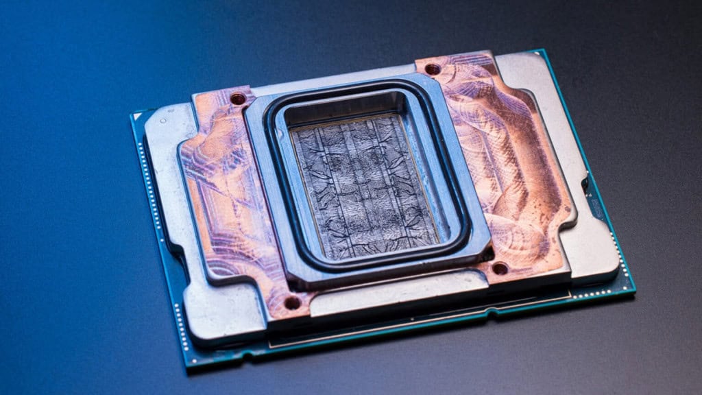 Microsoft cria novo sistema de resfriamento de chips de IA Um dos maiores desafios relacionados à inteligência artificial é o enorme consumo de energia. Parte do problema tem a ver com as unidades de processamento gráfico (GPUs), circuitos eletrônicos capazes de realizar cálculos matemáticos em alta velocidade. Microsoft cria novo sistema de resfriamento de chips de IA