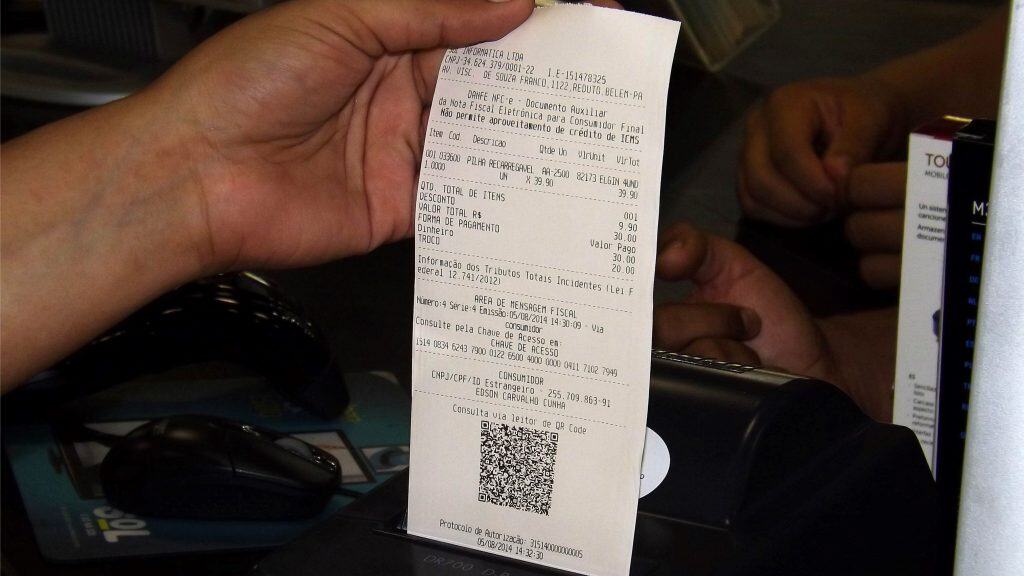 Golpes com CPF na nota: 5 formas de reconhecer e evitar Quem nunca ouviu a pergunta no caixa: “CPF na nota?”. Essa prática foi criada para incentivar os consumidores a pedirem a Nota Fiscal e, assim, ajudar no combate à sonegação de impostos. Além de contribuir para a fiscalização, os programas estaduais oferecem benefícios, como créditos em dinheiro e sorteios de prêmios. Nota fiscal