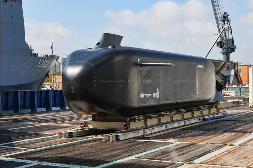 Austrália investe em frota de drones submarinos O governo da Austrália fechou um acordo com a Anduril Industries, empresa de tecnologia de defesa especializada em sistemas autônomos avançados. A parceria prevê a utilização de drones submarinos nas águas do país. Austrália investe em frota de drones submarinos