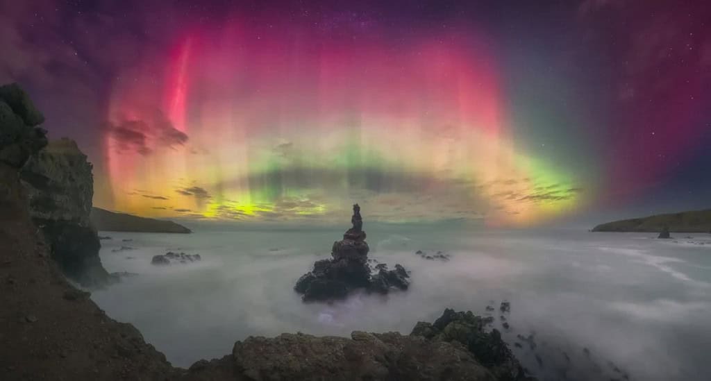 Andrômeda vence concurso “Fotografia Astronômica de 2025” – veja os ganhadores de todas as categorias Centenas de imagens espetaculares encantaram os olhos dos jurados que ajudaram a eleger as melhores fotografias de astronomia de 2025, na 17ª edição do concurso Fotógrafo de Astronomia do Observatório Real de Greenwich, Inglaterra. O grande destaque da premiação foi um registro incrível de Andrômeda, a galáxia espiral mais próxima da Via Láctea. Andrômeda vence concurso “Fotografia Astronômica de 2025” – veja os ganhadores de todas as categorias