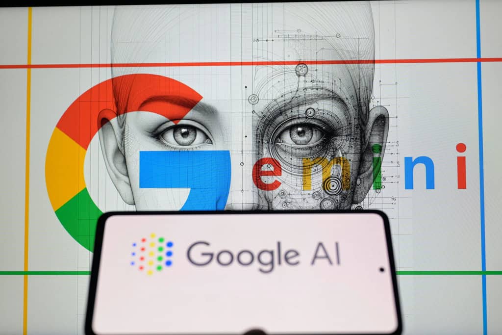 O logotipo da IA ​​do Google é exibido em um smartphone com o Gemini IA, que é uma das funções do Google, ao fundo, como mostra esta foto ilustrativa