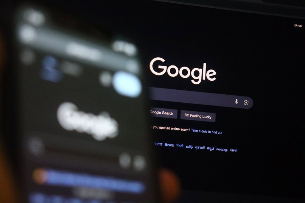 Google é acusado de “roubar conteúdo” para treinar IA O debate sobre o uso de conteúdo jornalístico por empresas de tecnologia ganhou novos capítulos nesta semana. Durante o evento Fortune Brainstorm Tech, Neil Vogel, CEO da People Inc., criticou duramente o Google, acusando a gigante de tecnologia de atuar de forma desleal ao rastrear sites de editoras para alimentar seus produtos de inteligência artificial (IA). google