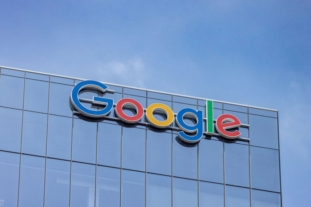 Versão Android para PC é incrível, segundo CEO da Qualcomm Já imaginou poder utilizar nos PCs todos os recursos existentes nos smartphones? É exatamente esse o objetivo de um projeto que está em desenvolvimento a partir de uma colaboração entre Google e Qualcomm. Versão Android para PC é incrível, segundo CEO da Qualcomm