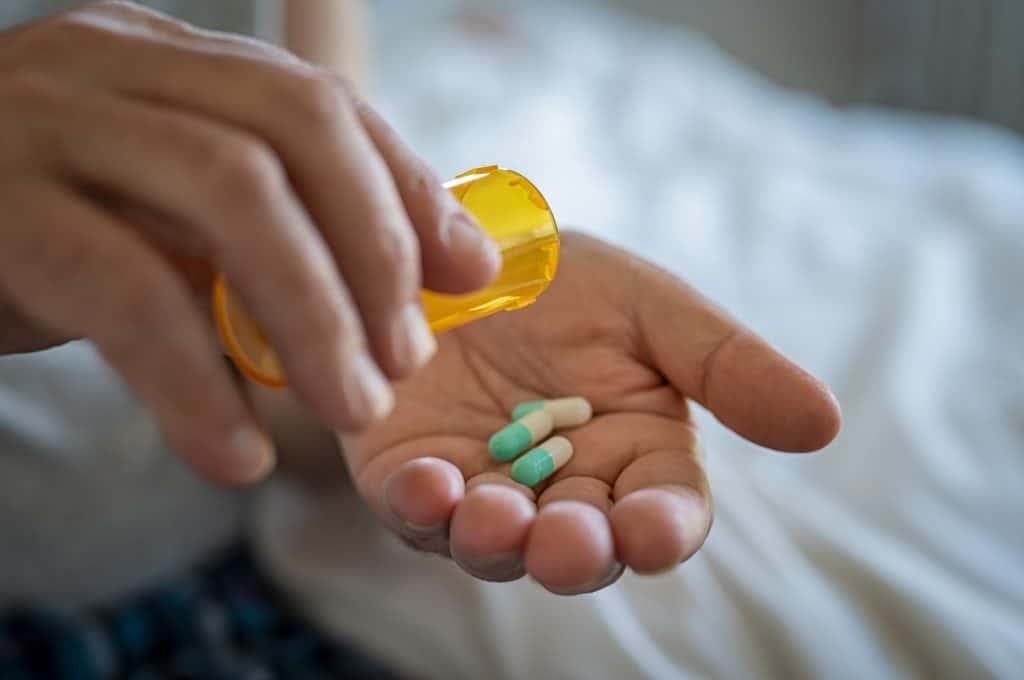 Estudo compara efeitos colaterais de diferentes antidepressivos Pela primeira vez, cientistas classificaram os efeitos colaterais de diferentes antidepressivos, revelando variações significativas entre os medicamentos usados no tratamento da depressão. antidepressivo