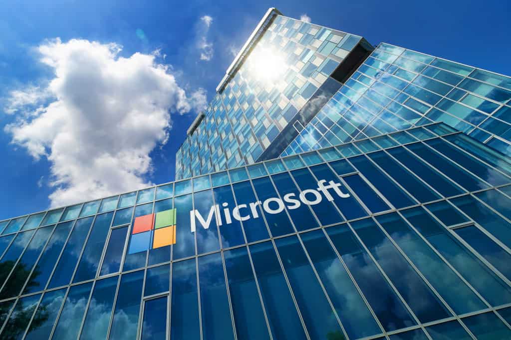 Fim das atualizações do Windows 10: o que muda? O Windows 10 está chegando ao fim do seu ciclo de vida oficial. A partir de 14 de outubro, a Microsoft encerrará as atualizações do sistema operacional lançado em 2015, o que significa que milhões de computadores em todo o mundo deixarão de receber correções de segurança e suporte técnico. Microsoft aposta no Copilot para transformar o Edge em navegador com IA (imagem: lcva2 / iStock)