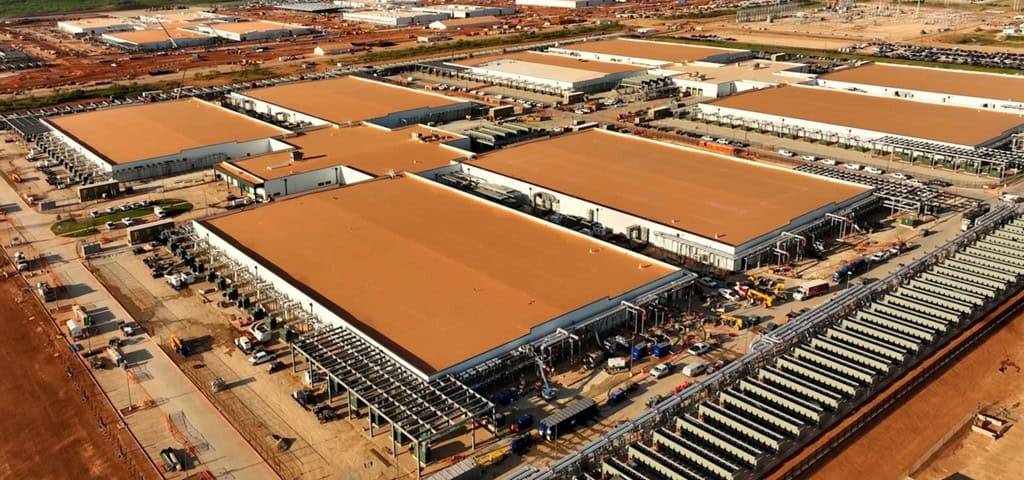 Stargate: OpenAI anuncia plano para mais cinco data centers de IA A OpenAI, a Oracle e a Softbank anunciaram nesta terça-feira (23) planos para construir mais cinco data centers de inteligência artificial espalhados pelos Estados Unidos. data center da openai