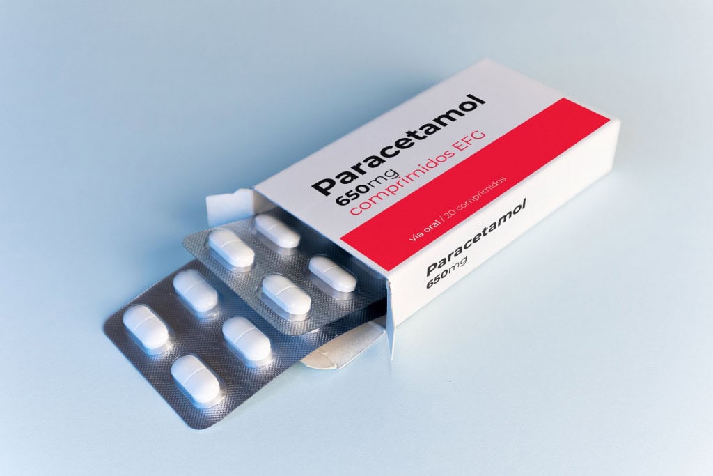 Governo Lula rebate Trump: “paracetamol não causa autismo” O Ministério da Saúde divulgou, nesta terça-feira (23), um comunicado alertando que as informações que relacionam autismo ao uso de paracetamol são “infundadas”. O aviso ocorre um dia depois da fala do presidente dos EUA, Donald Trump, de que o consumo do remédio durante a gravidez “pode estar associado a um risco muito maior de autismo”. paracetamol