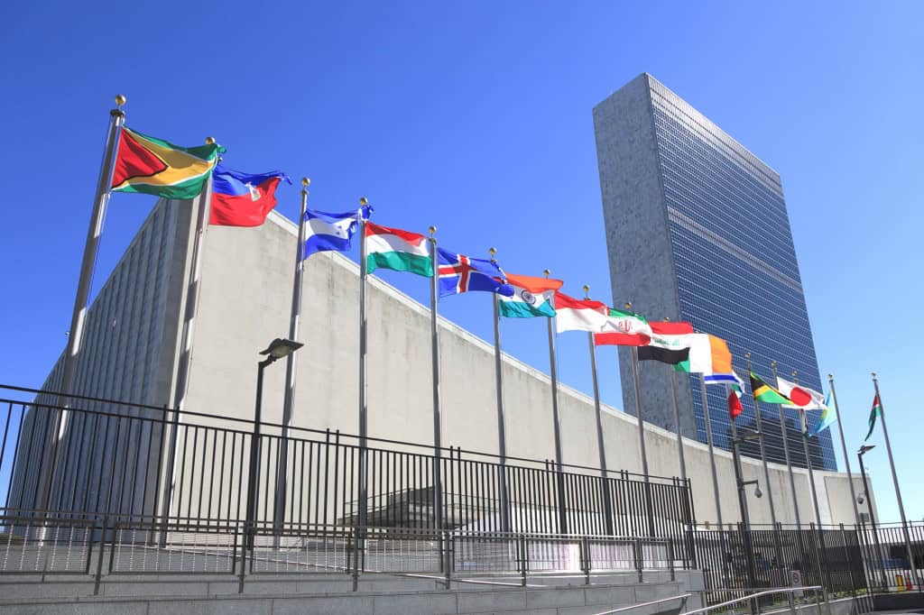 EUA impede ataque massivo a telecomunicações em Nova York O Serviço Secreto dos Estados Unidos anunciou nesta terça-feira (23) a desmontagem de uma rede clandestina de telecomunicações na região metropolitana de Nova York. A operação ocorreu pouco antes da Assembleia Geral da ONU, evento que reúne cerca de 150 chefes de Estado e de governo. sede onu nova york