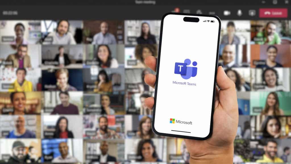 Novos agentes de IA da Microsoft auxiliam projetos no Teams A Microsoft está apostando na ideia de que a inteligência artificial (IA) pode ser não apenas um assistente pessoal, mas também uma tecnologia colaborativa. Por isso, a empresa lançou agentes focados em projetos para o Teams, dando a cada equipe, projeto, reunião e comunidade um colega de equipe de IA. microsoft teams
