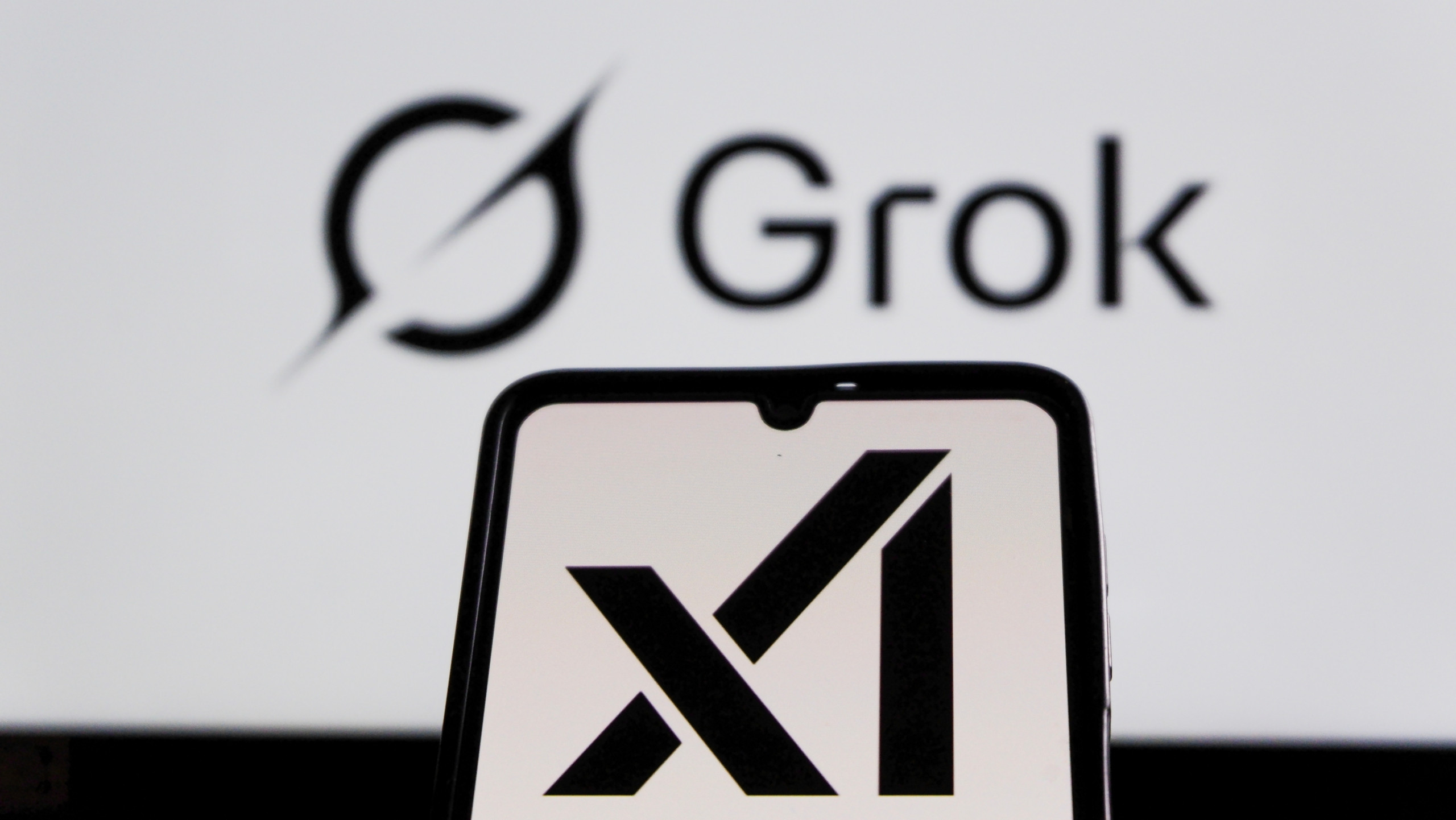 xAI de Musk gera imagens sexualizadas de crianças e vira alvo de investigação