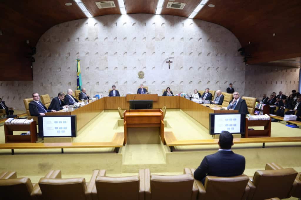 Sua pesquisa no Google pode virar prova? STF decide e placar já tem maioria O Supremo Tribunal Federal (STF) retomou, nesta quarta-feira (24), o julgamento que vai definir os limites para a quebra de sigilo de buscas realizadas na internet para identificar usuários em investigações criminais. O caso está diretamente relacionado às investigações sobre o assassinato da vereadora Marielle Franco e do motorista Anderson Gomes, ocorrido em 14 de março de 2018, no Rio de Janeiro (RJ). Plenário do STF