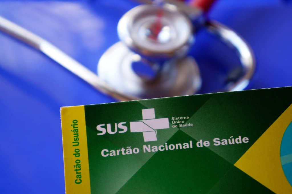 Paralisia: saiba mais sobre o avanço histórico brasileiro no combate à doença Uma proteína desenvolvida a partir da placenta humana reacendeu a esperança de pacientes com lesão na medula espinhal — condição que pode causar paralisia parcial ou total dos movimentos e que, até hoje, não conta com tratamento capaz de reverter o dano. Paralisia: saiba mais sobre o avanço histórico brasileiro no combate à doença