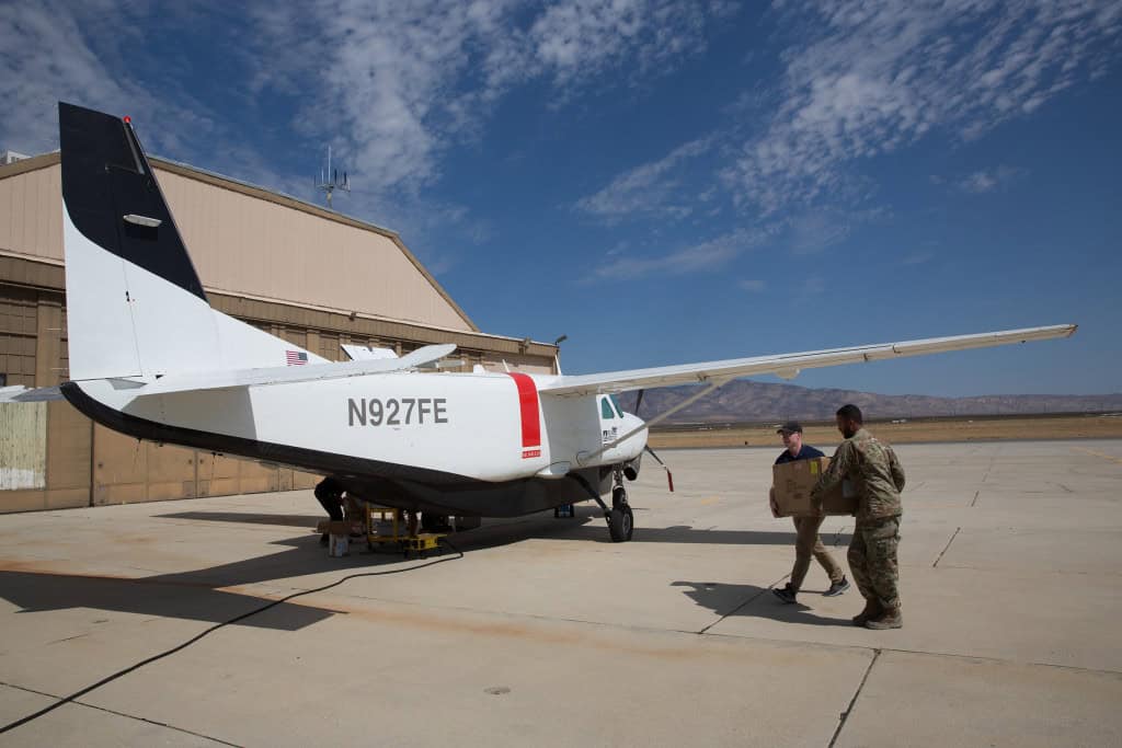 Aviões autônomos avançam e prometem mudar o transporte aéreo A startup norte-americana Reliable Robotics vem chamando atenção por apostar em aviões capazes de voar sem piloto a bordo, um conceito que há anos desperta interesse e ceticismo na aviação. A empresa realiza testes na Califórnia com um modelo Cessna Caravan totalmente automatizado, acompanhado apenas por um piloto e um engenheiro de segurança. Aviões autônomos avançam e prometem mudar o transporte aéreo