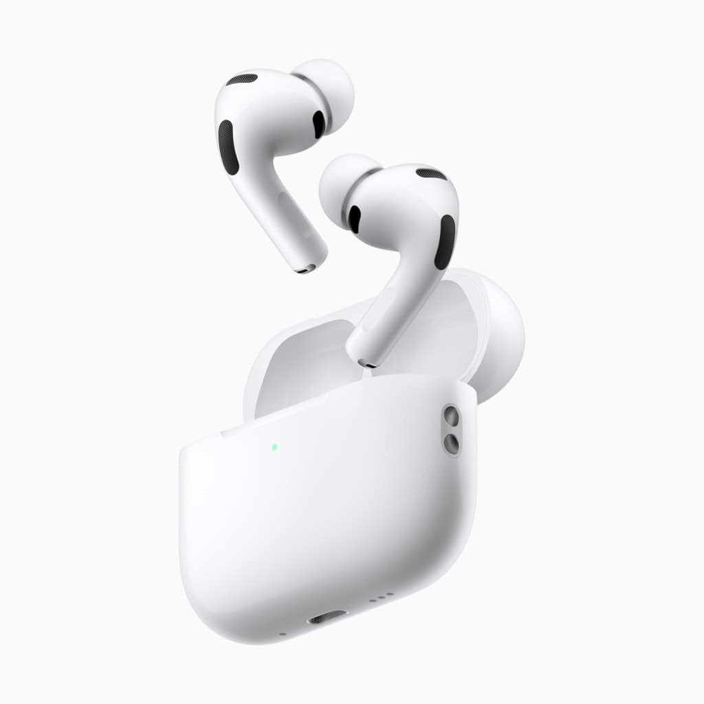 AirPods Pro 3 chegam ao Brasil com tradução ao vivo e sensor cardíaco A Apple iniciou nesta sexta-feira (10) as vendas dos AirPods Pro 3 no Brasil. O modelo chega ao mercado nacional por R$ 2.699 e tem como principal destaque a tradução de conversas em tempo real, recurso inédito entre os fones de ouvido da marca. A função usa inteligência artificial (IA) para interpretar e converter falas instantaneamente, prometendo facilitar a comunicação entre pessoas que falam idiomas diferentes. airpods pro 3