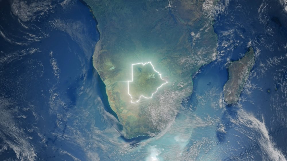 Raro diamante de duas cores é descoberto na África Uma descoberta impressionante foi feita em uma mina em Botsuana, na África. Segundo o Gemological Institute of America (GIA), trata-se de um raro diamante de duas cores, sendo metade rosa e a outra metade branca acinzentada. Raro diamante de duas cores é descoberto na África