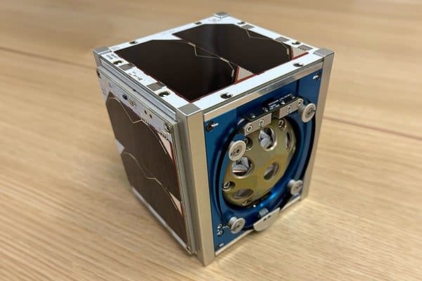 Japão lança três satélites cubo da estação espacial internacional A Agência Japonesa de Exploração Aeroespacial (JAXA) lançou três cubesats da Estação Espacial Internacional (ISS) no começo deste mês. Segundo um comunicado oficial, o trio de pequenos satélites irá investigar o clima, a agricultura e a atividade solar. Japão lança três satélites cubo da estação espacial internacional