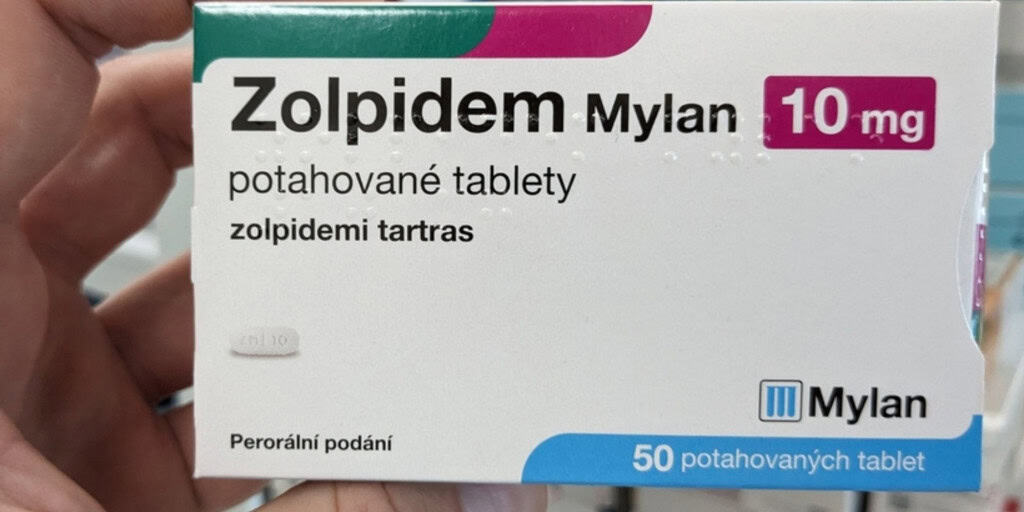 O que é Zolpidem? Conheça para que serve e quais são os riscos do remédio para dormir É possível que, nos últimos anos, você já tenha escutado o nome Zolpidem, provavelmente nas redes sociais, com jovens afirmando ter tomado o medicamento e passado por alguns efeitos colaterais intrigantes. Zolpidem