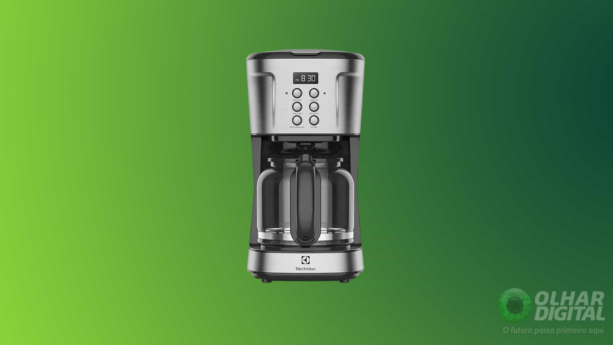 5 cafeteiras para quem ama café, mas não entende nada da bebida Para os amantes de um cafézinho que estão começando a explorar o amplo e complexo mundo do café, a escolha da cafeteira certa pode ser um desafio, mas é também um fator essencial para atingir uma bebida de melhor qualidade. Apresentaremos aqui algumas indicações de modelos de cafeteiras, destacando também suas principais características, vantagens, desvantagens e faixa de preço. Electrolux Experience ECM25