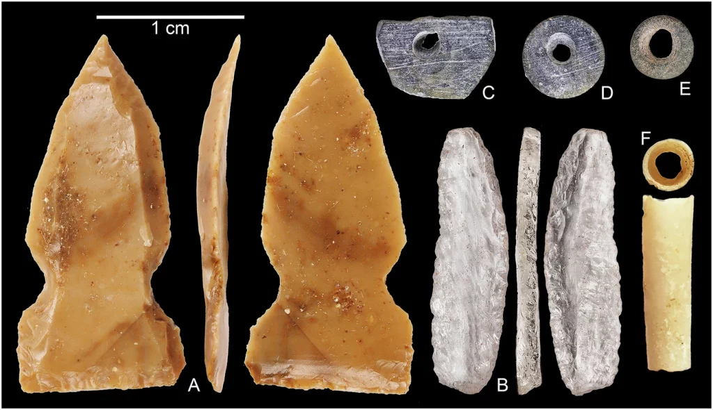 Pinturas-em-precipicios-1024x805 Artes rupestres de 12 mil anos indicavam rotas no deserto