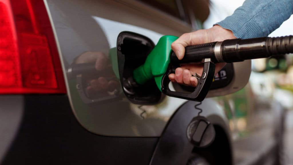 Petrobras anuncia redução do preço da gasolina O preço da gasolina vendida para as distribuidoras em todo o território brasileiro ficará mais barato a partir desta semana. O anúncio da redução de 4,9% no valor foi divulgado nesta segunda-feira (20) pela Petrobras. Gasolina premium