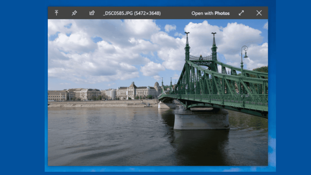 6 apps gratuitos que melhoram a experiência no PC com Windows 11 O Windows 11 é um sistema operacional moderno, mas pode ficar ainda mais eficiente com o auxílio de ferramentas gratuitas que ampliam suas funcionalidades. Mesmo que existam inúmeros apps espalhados pela internet, nada melhor do que utilizar o próprio Microsoft Store para melhorar sua produtividade de forma segura e prática. QuickLook