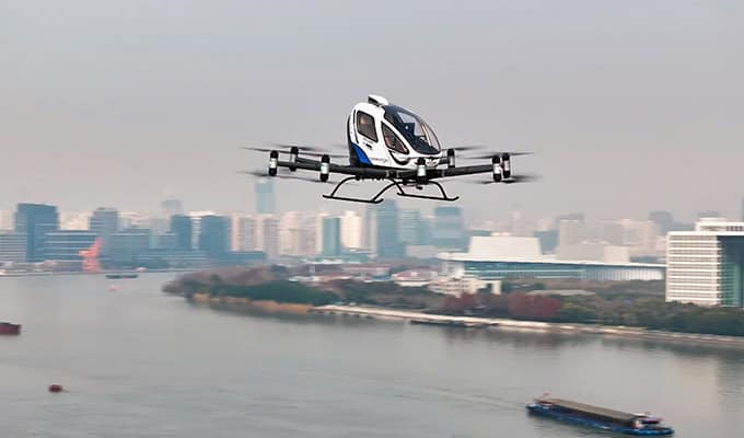 Táxi aéreo autônomo chinês chega com cabine futurista e confortável A chinesa eHang revelou seu novo táxi aéreo elétrico e autônomo, o VT35, capaz de transportar passageiros entre cidades sem a necessidade de piloto. Táxi aéreo autônomo chinês chega com cabine futurista e confortável