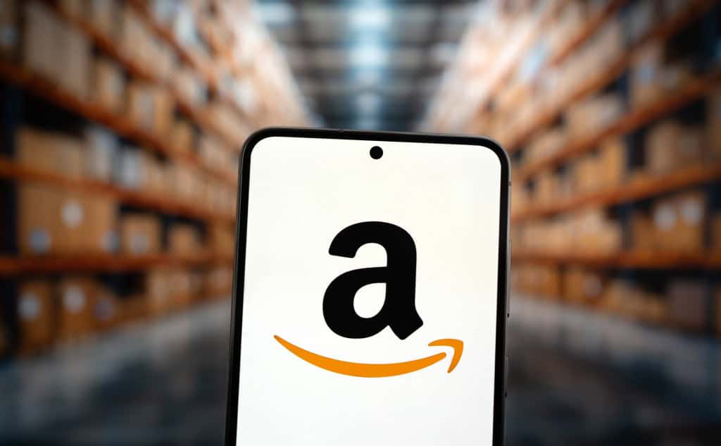 Logo da Amazon em um smartphone