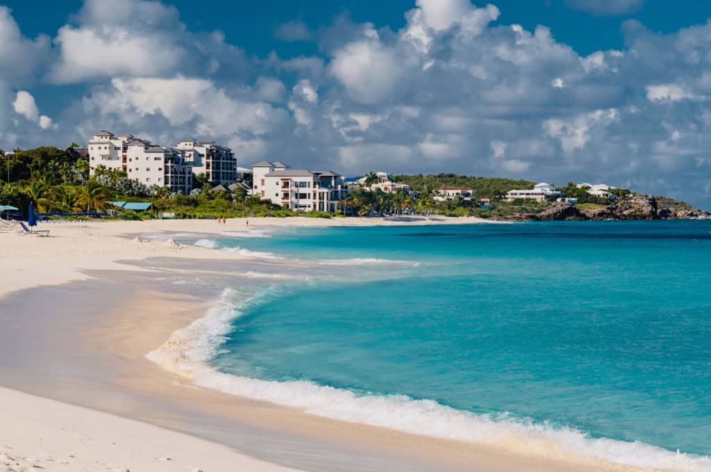 O “milagre digital” do Caribe: Ilha lucra com domínios de IA Uma pequena ilha do Caribe está faturando com a inteligência artificial, mas não do jeito que você deve estar pensando. O “milagre digital” do Caribe: Ilha lucra com domínios de IA