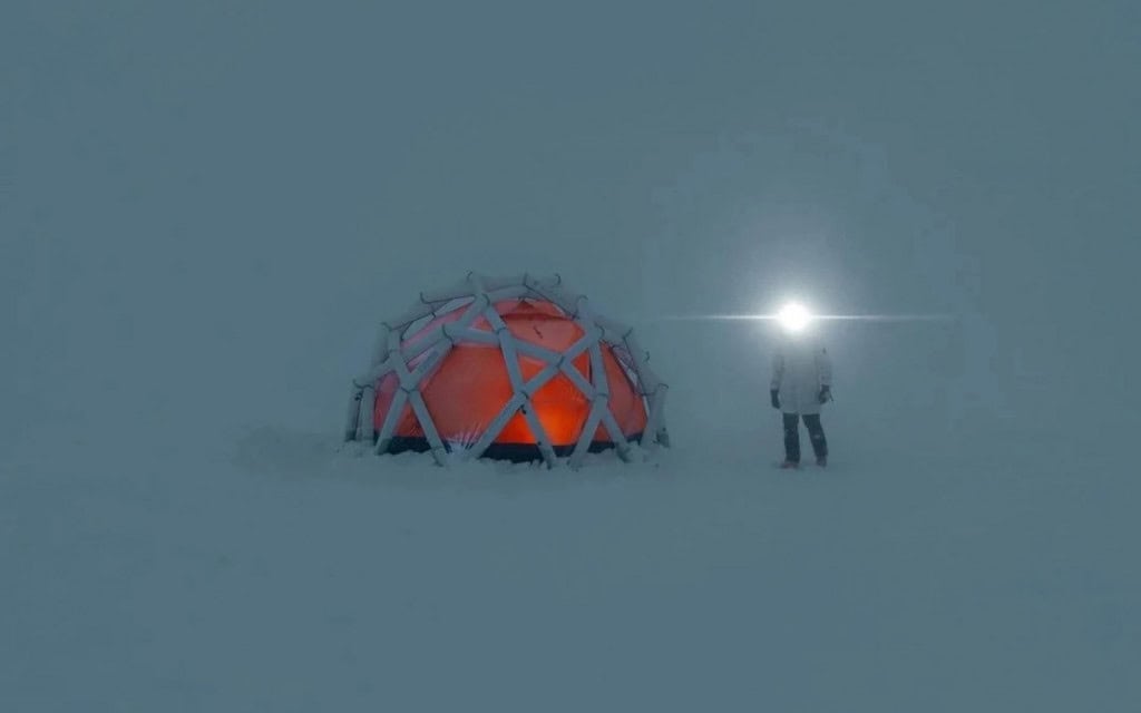 Expedições extremas: conheça a tenda inflável que enfrenta chuva, neve e ventos fortes Quando pensamos em ambientes extremos, uma tenda inflável não é a primeira coisa que vem à mente. Expedições extremas: conheça a tenda inflável que enfrenta chuva, neve e ventos fortes