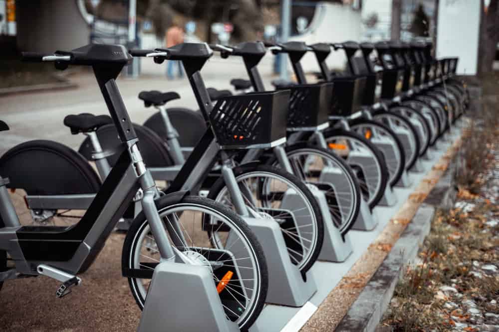 Bateria de bicicleta elétrica explode e destrói apartamento no RJ No primeiro semestre de 2025, a produção de bicicletas elétricas cresceu 122% no Brasil. Os dados são da Abraciclo e demonstram que a demanda crescente tem impulsionado o crescimento deste mercado no país. Bateria de bicicleta elétrica explode e destrói apartamento no RJ