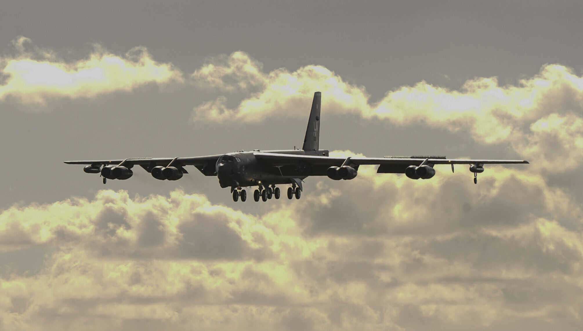 Bombardeiro nuclear dos EUA sobrevoa região próxima à Venezuela; entenda o poder do B-52