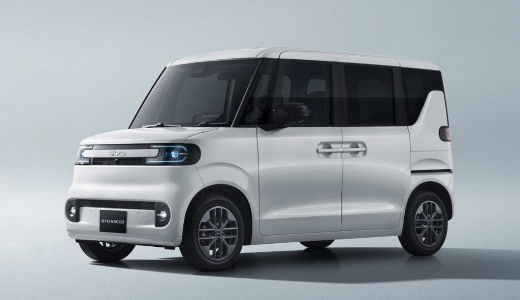 BYD apresenta modelo ‘diferentão’ no Japão; veja A BYD vem conquistando um mercado cada vez maior fora da China. De olho no Japão, por exemplo, a montadora apresentou nesta semana o seu primeiro kei car, menor categoria de veículos motorizados permitidos em vias expressas do país. BYD apresenta modelo ‘diferentão’ no Japão; veja