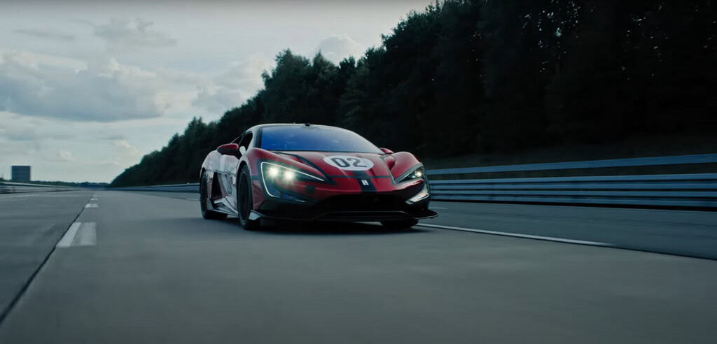 Supercarro elétrico da BYD bate mais um recorde de velocidade O Yangwang U9 Xtreme, supercarro elétrico da BYD, é atualmente o modelo mais veloz do planeta. O esportivo estabeleceu um recorde mundial ao chegar a 496,22 km/h no circuito ATP Papenburg, na Alemanha. Supercarro elétrico da BYD bate mais um recorde de velocidade