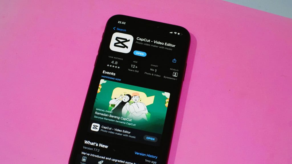 5 alternativas ao Clips para edição de vídeo no iPhone A Apple encerrou oficialmente o suporte ao Clips, seu aplicativo gratuito de edição de vídeo. A decisão, que pegou de surpresa quem usava o app para criar vídeos rápidos e criativos, abre espaço para ferramentas mais completas com recursos profissionais, maior controle e resultados de qualidade. Tela de um iPnone com o aplicativo CapCut