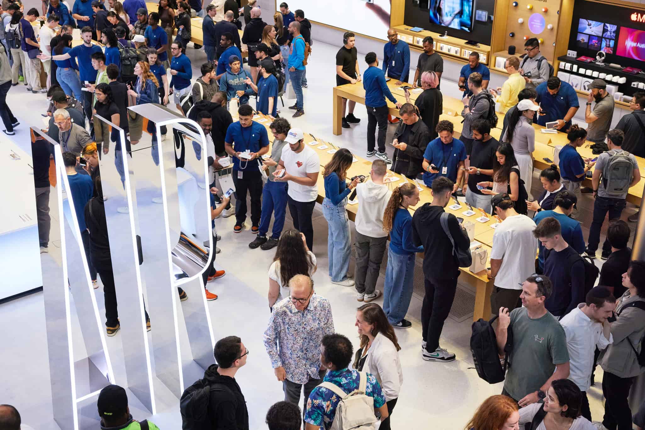 China libera funções eSIM e Apple confirma pré-venda do iPhone Air