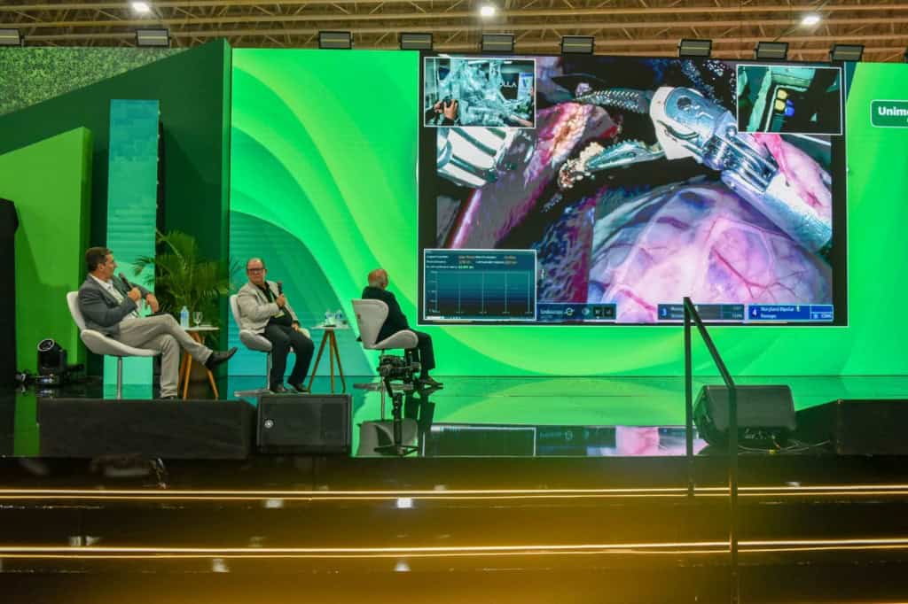 Inédito no mundo: Brasil realiza telecirurgia robótica com internet de baixo custo A primeira telecirurgia robótica experimental com internet de baixo custo do mundo foi realizada em João Pessoa, na Paraíba. O experimento se deu em um modelo animal, localizado em Curitiba, no Paraná, a 3.200 km de distância da capital paraibana. O procedimento ocorreu durante a 54ª Convenção Nacional da Unimed. convencao unimed
