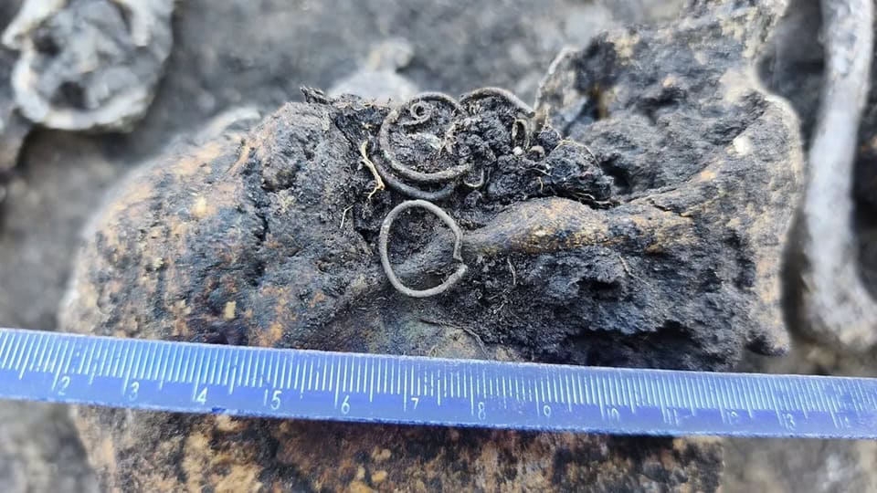 Enterros de mil anos revelam avanço do cristianismo na Europa Uma equipe de arqueólogos localizou parte de um cemitério antigo nas proximidades de ruínas de um assentamento medieval fortificado na vila de Borkowo, na Polônia. No local, foram encontrados diversos esqueletos humanos de cerca de mil anos. Enterros de mil anos revelam avanço do cristianismo na Europa
