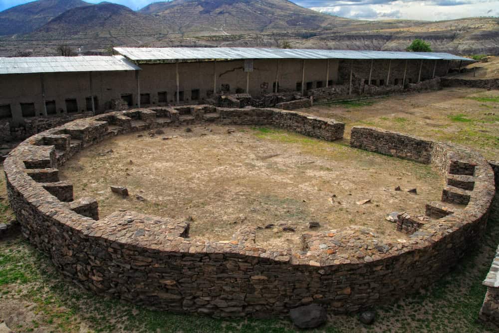 Cerveja psicodélica teria ajudado na expansão de civilização antiga, aponta estudo A cultura Wari foi uma civilização pré-colombiana que floresceu no atual Peru entre 500 e 1000 d.C. Este povo é conhecido por seu urbanismo planejado, arquitetura com terraços e sistemas de irrigação, complexa organização social e hierárquica, e avanços na cerâmica policromada. Cerveja psicodélica teria ajudado na expansão de civilização antiga, aponta estudo