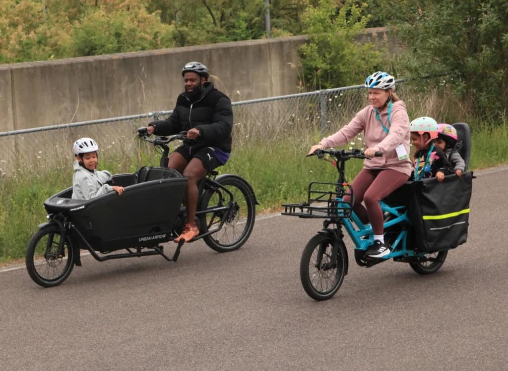 Do carro à bicicleta elétrica: famílias descobrem novas formas de se mover Você trocaria viagens curtas de carro, como levar os filhos à escola, por uma bicicleta elétrica de carga? Pesquisa publicada na revista Geoforum mostra que essas e-bikes estão ganhando espaço como uma alternativa real para trajetos curtos. Do carro à bicicleta elétrica: famílias descobrem novas formas de se mover