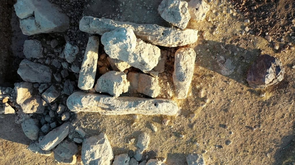 Esta construção de 5 mil anos foi uma resposta às mudanças climáticas Como as culturas antigas responderam às crises e ao colapso da ordem social estabelecida, inclusive em função das mudanças climáticas? Um sítio arqueológico localizado na atual Jordânia pode ajudar os pesquisadores a responderem esta pergunta. Esta construção de 5 mil anos foi uma resposta às mudanças climáticas