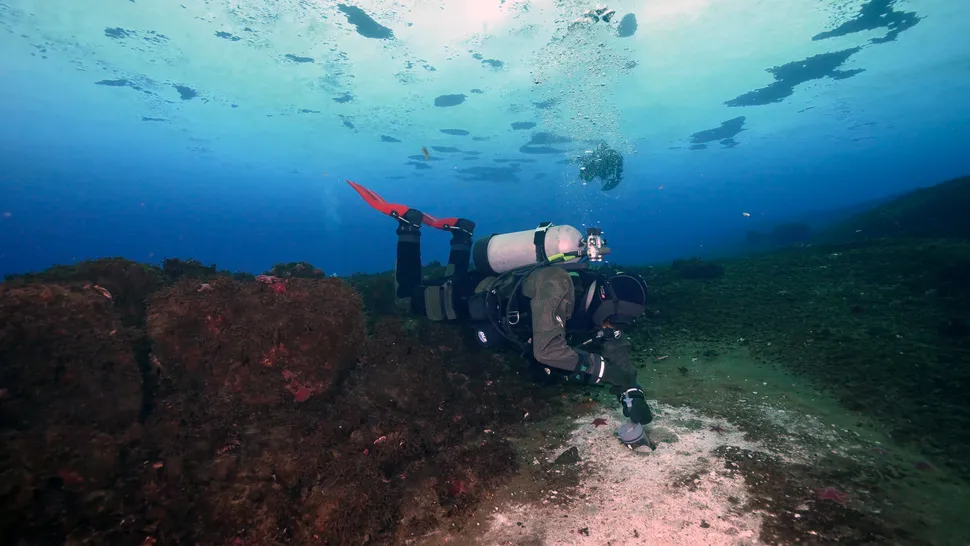 Vazamentos de metano surgem em ritmo “impressionante” no fundo do mar da Antártida Uma mudança fundamental e alarmante está em curso sob as águas geladas da Antártida. Dezenas de vazamentos de metano, um potente gás de efeito estufa, estão surgindo em um ritmo “impressionante” no leito marinho do continente, gerando temores de que isso possa desencadear um ciclo vicioso de aquecimento global. Vazamentos de metano surgem em ritmo “impressionante” no fundo do mar da Antártida