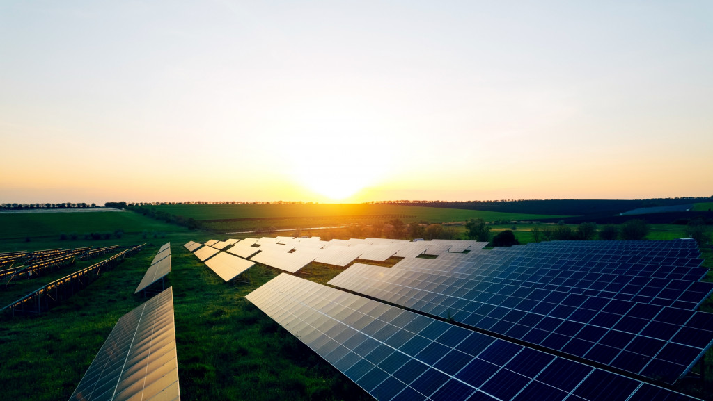 Planeta Terra está à beira do colapso – mas há esperança, segundo relatório O planeta está em alerta máximo. Dos 34 “sinais vitais” que medem o estado do clima da Terra, 22 atingiram níveis recordes, segundo o Relatório do Estado do Clima 2025, publicado na revista BioScience nesta quarta-feira (29).  Estudo aponta que energia solar é hoje a fonte mais econômica do mundo