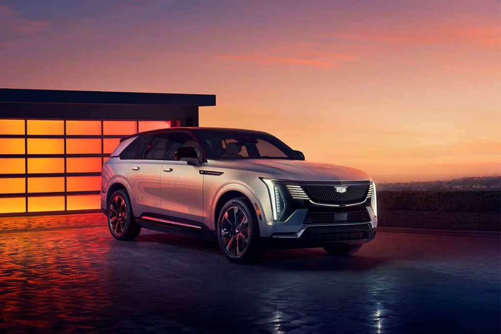 GM aposta em IA e direção autônoma em novo Cadillac Escalade IQ A General Motors (GM) apresentou uma série de avanços tecnológicos que marcam o próximo passo de sua estratégia em direção a veículos mais inteligentes e conectados. Apesar da desaceleração na produção de carros elétricos, a montadora americana quer reforçar seu compromisso com automação, inteligência artificial e novos sistemas de software. cadillac escalade iq