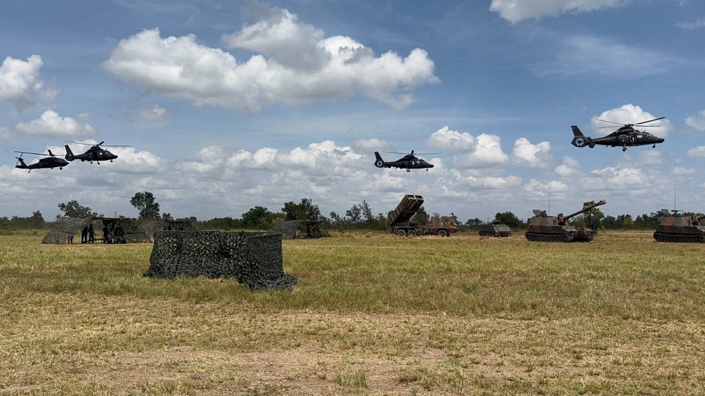 Exército e FAB lançam o maior míssil do Brasil na Amazônia Em um exercício conjunto, o Exército e a Força Aérea Brasileira lançaram uma das armas mais poderosas do mundo na Serra do Tucano, em Boa Vista (RR). O sistema Astros tem um alcance de até 90,2 km por foguete e 300 km com o Míssil Tático de Cruzeiro, considerado o mais avançado do país. exercicio atlas (1)