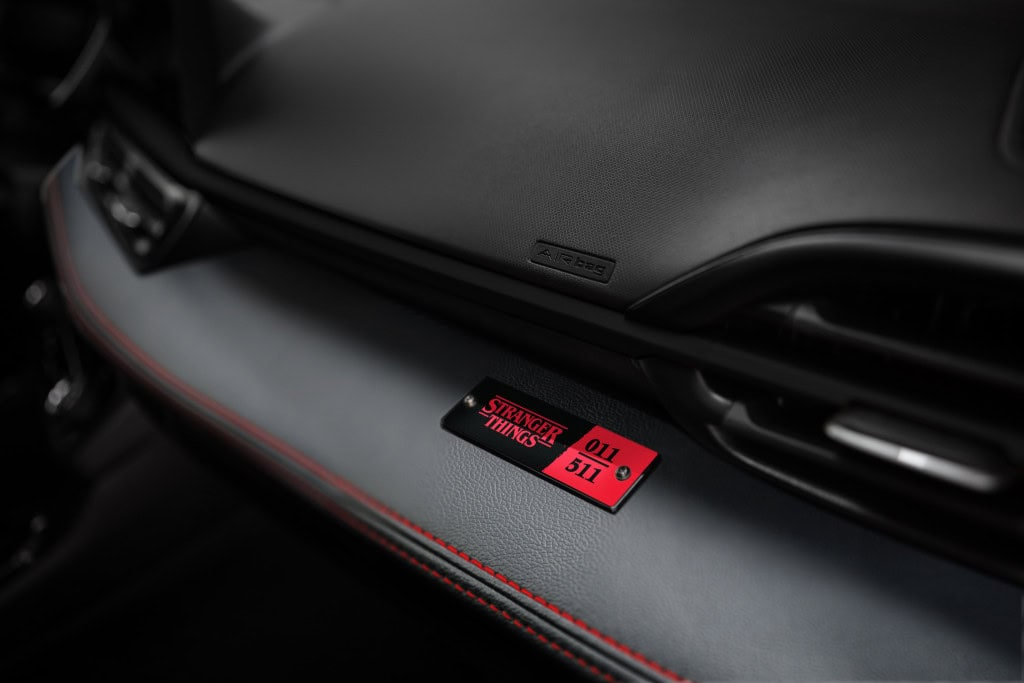 Fiat Pulse ganha edição comemorativa da temporada final de Stranger Things A Fiat lançou 511 unidades comemorativas do modelo Pulse Abarth para celebrar a 5ª e última temporada de Stranger Things, que será exibida na Netflix entre 26 de novembro e 31 de dezembro. O número limitado faz referência ao número da protagonista Eleven. fiat netflix