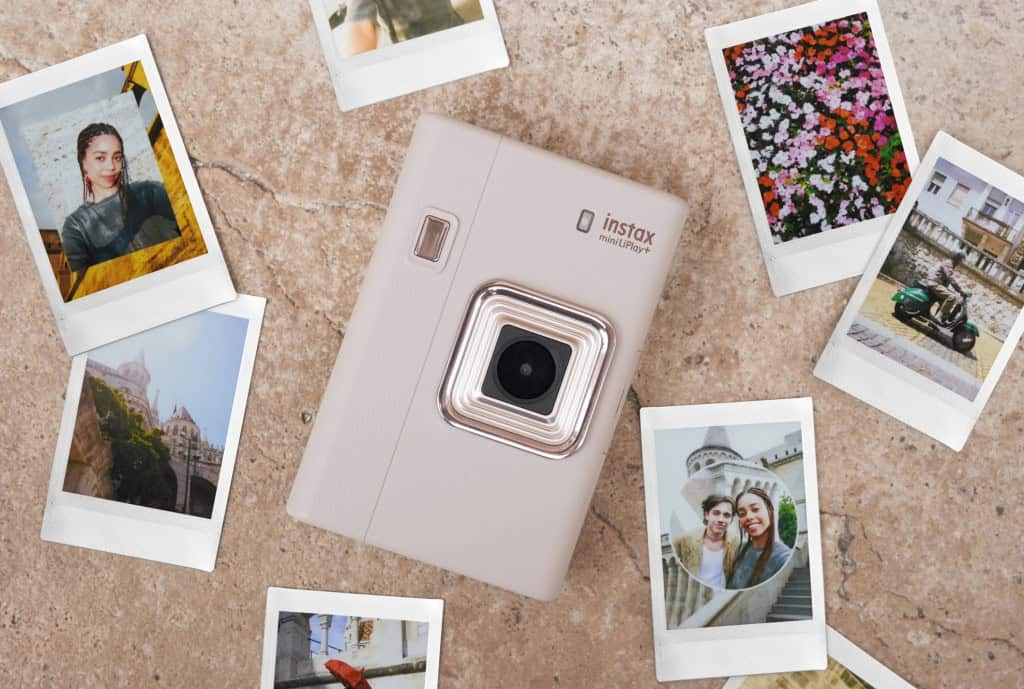 Fujifilm atualiza câmera instantânea Instax Mini LiPlay+ A febre das câmeras instantâneas acaba de ganhar uma atualização importante. A Fujifilm anunciou uma nova versão da câmera Instax Mini LiPlay+, lançada originalmente em 2019. Fujifilm atualiza câmera instantânea Instax Mini LiPlay+