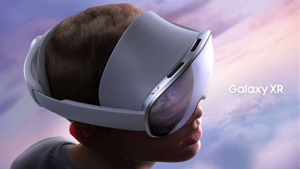 Galaxy XR ou Apple Vision Pro M5? Veja qual é o melhor dispositivo com IA Na última terça-feira (21), a Samsung lançou o Galaxy XR: um dispositivo nativo de IA fabricado para proporcionar experiências imersivas por meio de um formato otimizado, voltado à IA multimodal e com a forma de um headset capaz de compreender o ambiente ao redor do usuário por meio da visão e da audição. Galaxy XR