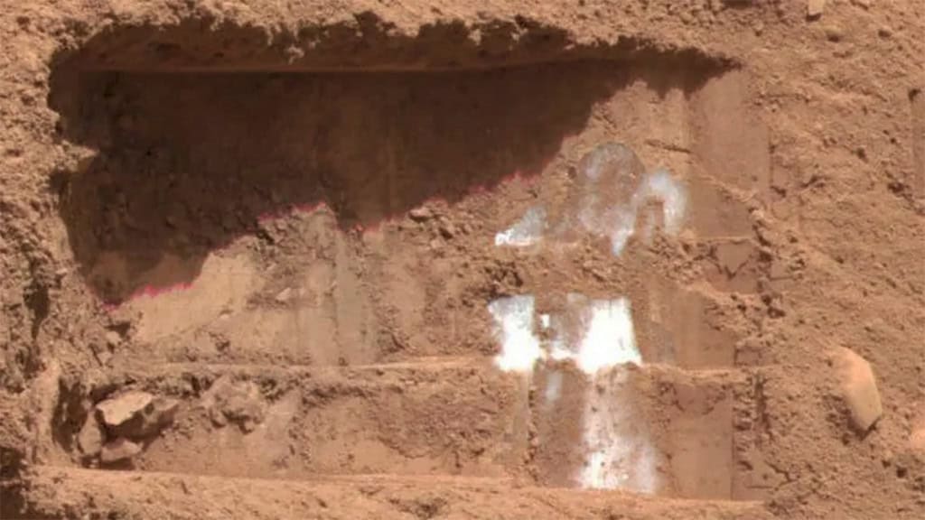 Gelo em Marte pode ser uma “cápsula do tempo” que guarda sinais de vida antiga Se Marte já abrigou vida em um passado remoto, sinais moleculares podem ainda estar guardados sob o gelo do planeta. É o que diz um estudo publicado recentemente na revista Astrobiology, conduzido em parceria entre a NASA e a Universidade Estadual da Pensilvânia. Gelo em Marte pode ser uma “cápsula do tempo” que guarda sinais de vida antiga