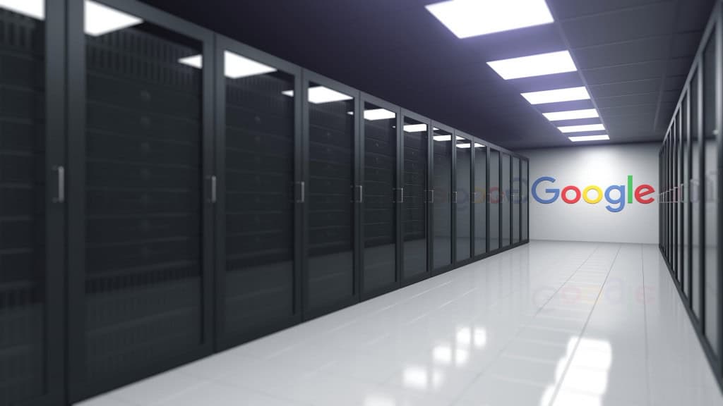 Google avalia rede elétrica do Rio para possível data center O Google pode dar um passo importante para consolidar o Rio de Janeiro como um dos principais polos de inteligência artificial (IA) da América Latina. Segundo reportagem da Bloomberg, a chamada Moonshot Factory — divisão experimental da Alphabet — vai revisar a rede elétrica da cidade como parte de um estudo preliminar para instalação de data centers na região. google data center